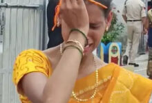 सेंट्रल जेल में राखी बंधते ही भाई-बहन के छलके आंसू:जबलपुर में एक बहन अपने भाई के लिए जूडे के बीच लेकर पहुंची तंबाखू देखें.. वीडियो... 10 33