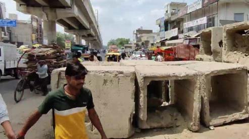 दिल्ली के जंतर-मंतर पर किसानों का कल से आंदोलन , पुलिस ने हरियाणा की टीकरी बॉर्डर पर लगाए बैरिकेड्स 1 777777777777777777777777777
