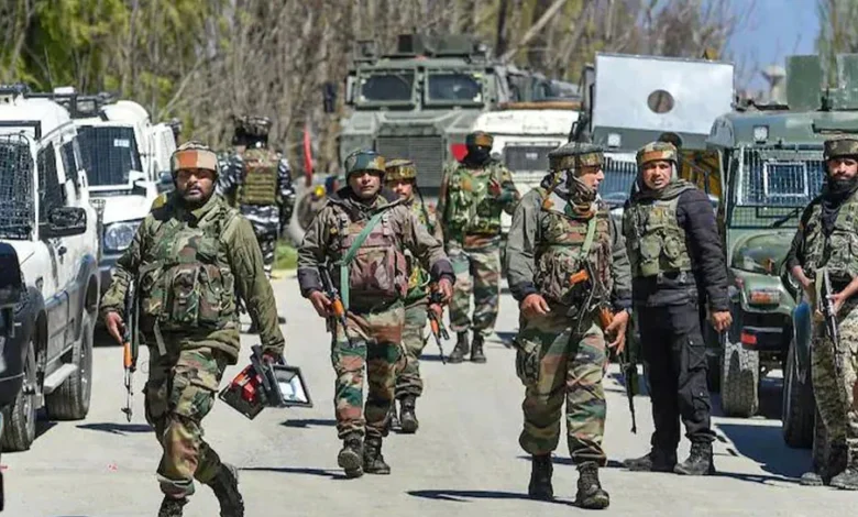 जम्मू-कश्मीर में टेरर फंडिंग के आरोपी 4 कर्मचारी बर्खास्त : अब तक 40 कर्मचारी निकाले 1 869248 terrorist