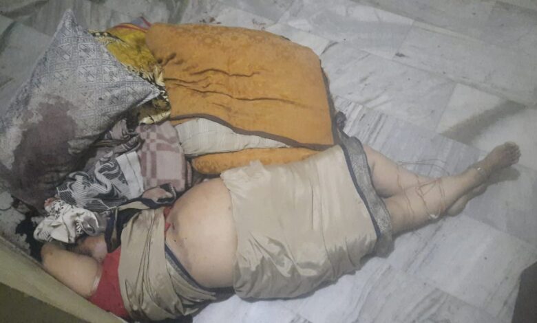मदनमहल कालीमठ में 55 साल की वृद्धा की हत्या : मुंह तकिया से दबा मिला, जीआई तार से बंधे मिले पैर 1 IMG 20220808 WA0056