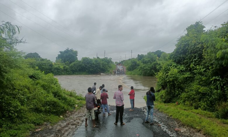 आफत की बारिश: अधारताल के उर्दुवाखुर्द गांव के कुछ मकानों खाली कराया जा रहा है 1 IMG 20220821 WA0020