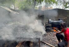 विजय नगर में घातक धुंए ने जीना किया मुहाल : डामर पकाने से बढ़ी परेशानी 10 IMG 20220830 WA0141