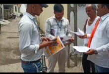 जबलपुर में फर्जी सर्वे गैंग का कारनामा : घरों में घूम-घूमकर कर रहे रैकी, मोबाइल नंबर कर रहे नोट, लोगों ने 2 युवकों को पुलिस के हवाले किया 11 IMG 20220801 115819