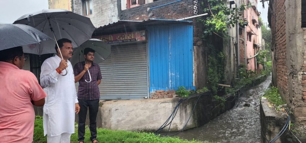 ये हमारा जबलपुर है जिसे महानगर बनना है: स्मार्ट सिटी नहीं, जल प्लावन से मुक्ति दिला दें नेता-अफसर 6 bareesh 4