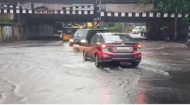 भारी बारिश ने फ्लाइट की उड़ानों पर लगाया ब्रेक : विक्टोरिया हुआ जलमग्र, एम्बुलेंस आधी-आधी डूबीं 3 bareesh.2