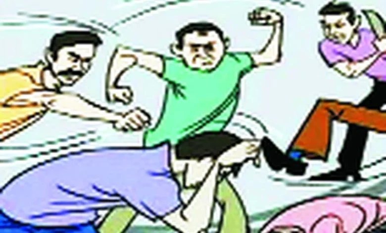 काम ना सुनने पर सिर में दे मारी ईंट : खुल गया सिर, एफआईआर दर्ज 1 ghhj
