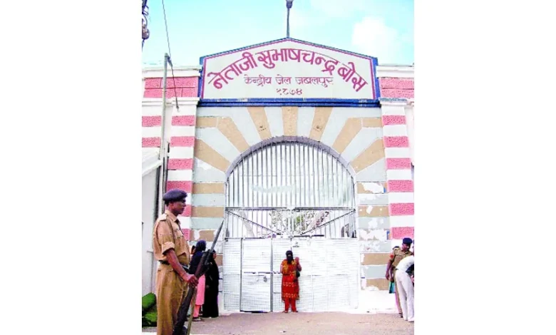 जबलपुर केन्द्रीय जेल से फरार हुआ बंदी : पैराले पर गया फिर नहीं लौटा वापस, जमानतदार और बंदी के खिलाफ मामला कायम 1 jail