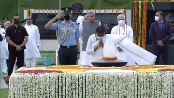 अटल जी की चौथी पुण्यतिथि आज, राष्ट्रपति-उपराष्ट्रपति के साथ PM मोदी ने दी श्रद्धांजलि 1 sadaiv atal