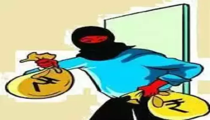 शीशा तोड़कर चोरी