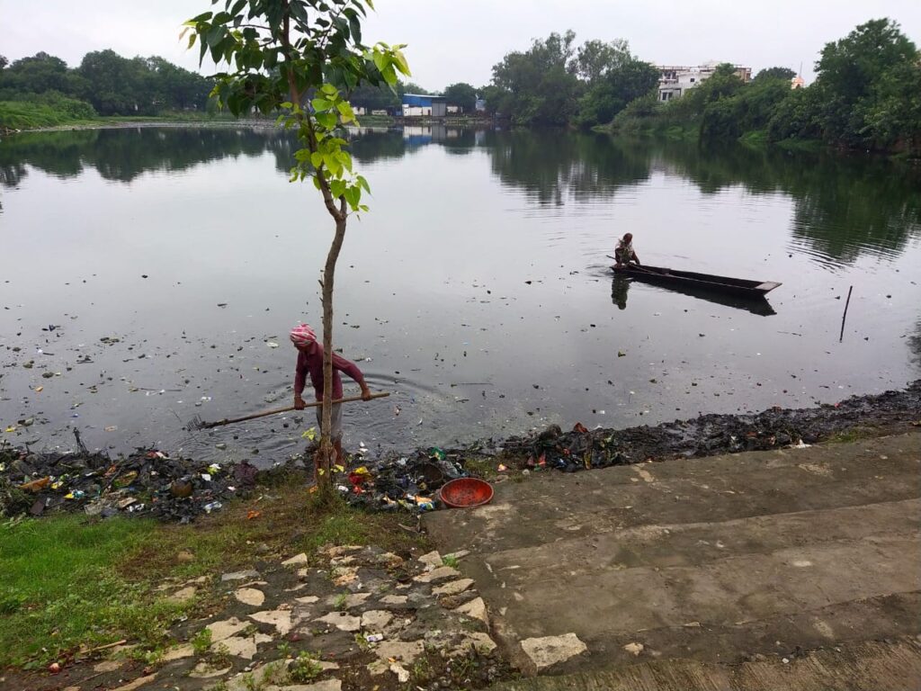 VIDEO- कलेक्टर ने महानद्दा तालाब की सफाई कार्य का लिया जायजा. गंदगी फैलाने वाले टाल संचालकों एवं शराब दुकान पर जुर्माना लगाने के निर्देश. 2 11 8