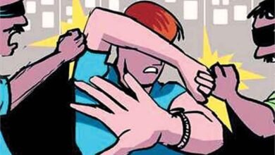 गणेश पंडाल की सजावट कर रहे युवक के सिर में चीप पटककर किया घायल : दोस्त बचाने दौड़े तो खुद के ऊपर भी कर लिया हमला 11 2017 7image 11 14 220668000marpeet