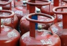 जब पुलिस को देखकर घरेलु गैस सिलेंडर लेकर दौड़ा आरोपी : 7 गैस सिलेंडर 7 सौ रुपये जब्त 10 60386fad2e2f5