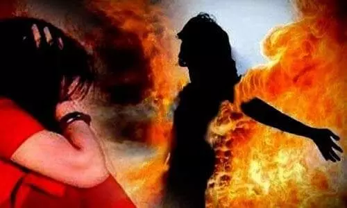 शहडोल की बलात्कार पीडि़ता की जबलपुर में दर्दनाक मौत : आरोपी पटवारी पर कार्रवाई ना होने पर पेट्रोल डालकर लगा ली थी आग 1 821443 uttar pradesh