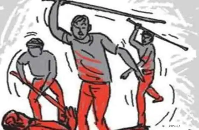 बरेला में जमीन विवाद पर जमकर चले डंडे : खेत की उखाड़ दी फेंसिंग, दो घायल 1 IMG 20200527 WA0000