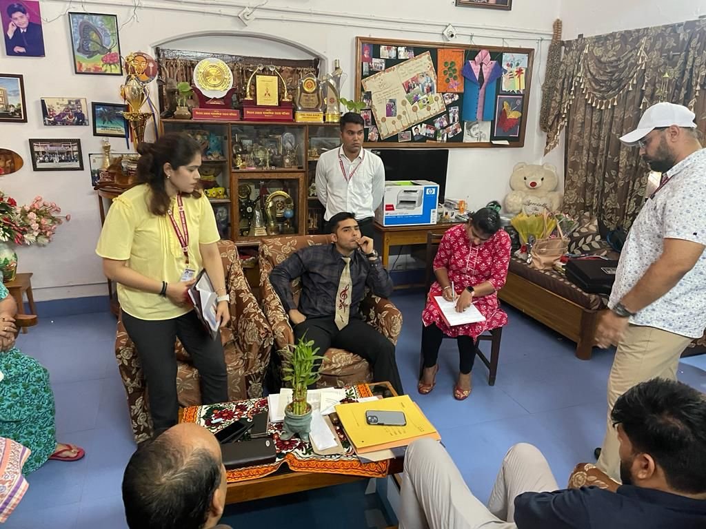 द बोर्ड ऑफ एजूकेशन के बिशप पीसी सिंह के घर पर ईओडब्ल्यू का छापा : 1 करोड़ 65 लाख रुपये से ज्यादा की नकदी , 18 हजार डॉलर विदेशी मुद्रा बरामद........देखें पूरा वीडियो.... 2 IMG 20220908 WA0003