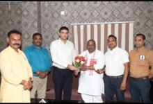 साढ़े पांच करोड़ की चोरी का खुलासा करने पर एसपी सम्मानित : भारतीय जनता पार्टी व्यापारी प्रकोष्ठ के प्रदेश संयोजक ने पुष्पगुच्छ भेंट कर दी बधार्ईं 11 Screenshot 2022 09 03 12 49 03 821 com.whatsapp