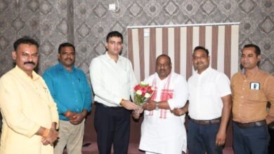 साढ़े पांच करोड़ की चोरी का खुलासा करने पर एसपी सम्मानित : भारतीय जनता पार्टी व्यापारी प्रकोष्ठ के प्रदेश संयोजक ने पुष्पगुच्छ भेंट कर दी बधार्ईं 6 Screenshot 2022 09 03 12 49 03 821 com.whatsapp