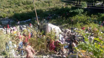 पुंछ में बस हादसे में 12 लोगों की मौत : अनियंत्रित होकर गहरी खाई में गिरी बस, 30 घायल 1 bus hadsa