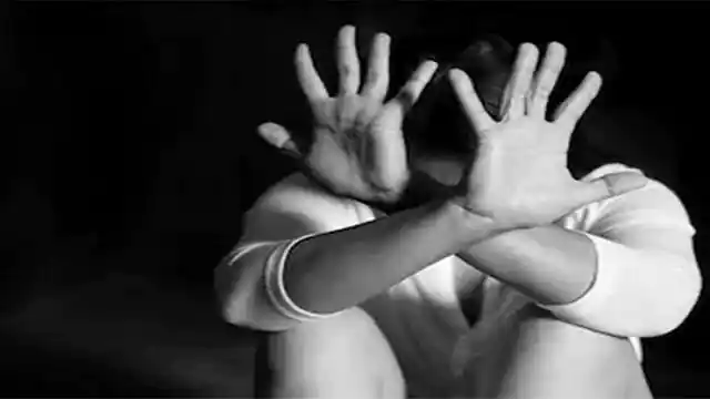 युवती से परिचित युवक ने किया रेप : 6 महीने साथ घूमने के बाद किया प्रपोज, होटलों में किया दुष्कर्म 1 gangrape with a 15 year old gild on odisha symbolic pic 1602694135