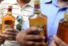 jinke haathon men honii caahie kitaab unke haathon men hai shraab 1645606725 b