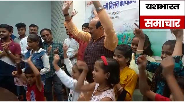 JABALPUR- विधायक-कलेक्टर को पास देखकर गरीब बच्चों की भर आई आंखें, अनाथ बच्चों के साथ मनाई दीवाली, जमकर नाचे कलेक्टर-विधायक 2 11 6