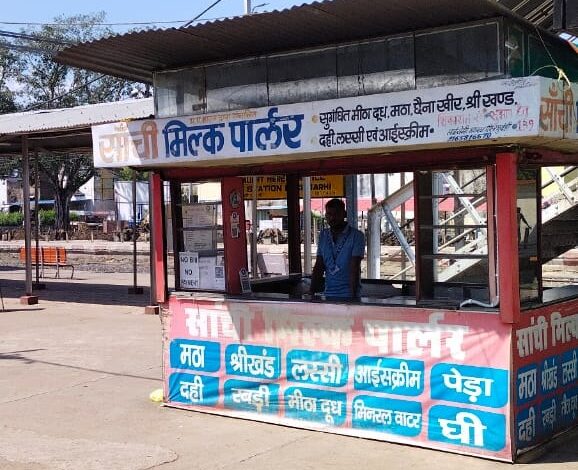 स्टेशन में स्टॉल लगाना है तो शराब पीने के लिए पैसे देना होगा वेंडर की शिकायत पर जीआरपी ने किया युवक को गिरफ्तार 1 15 2