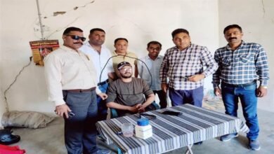 लोकायुक्त टीम ने पटवारी को रिश्वत लेते रंगेहाथ दबोचा, गिरफ्त में आते ही रोने लगा 7 18 10 2022 patwari s bribary 856