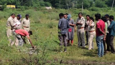 बेलखेड़ा में युवक से मारपीट कर, तालाब मैदान में फेंका शव : हत्या की आशंका, पूरे शरीर में चोट के निशान 9 Screenshot 2022 10 17 13 21 28 219 com.whatsapp