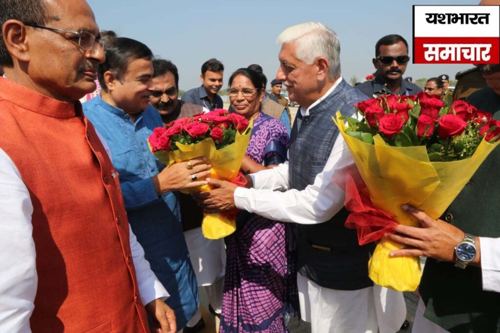 जबलपुर के डुमना में सीएम ने किया नितिन गड़करी का स्वागत: कुछ देर रूकने के बाद मंडला हुए रवाना 4 13 copy