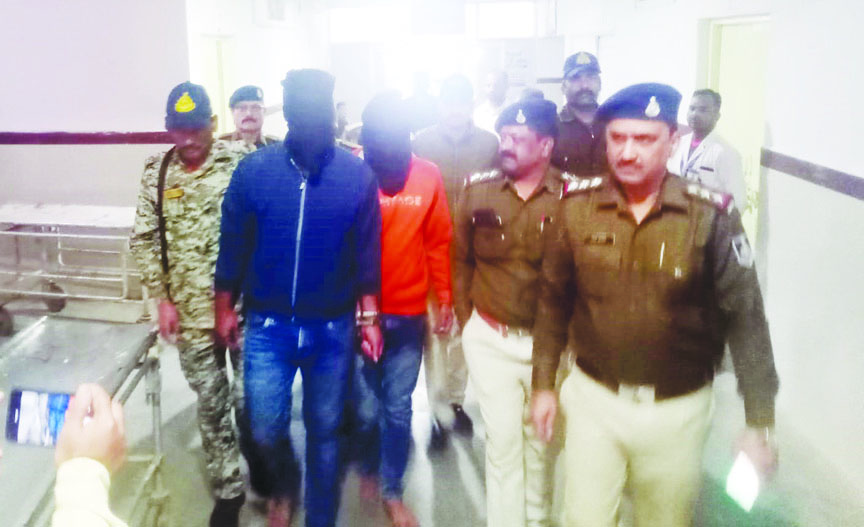 मणप्पुरम डकैती कांड: दो आरोपियों की गिरफ्तारी को लेकर कटनी व मंडला पुलिस के अलग-अलग बयान, कट्टा, कारतूस और रूपए बरामदगी पर लगा प्रश्नचिन्ह 2 29kt52