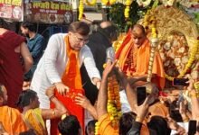 धर्म की जय से गूंज उठी संस्कारधानी : द्वय शंकराचार्य के आगमन पर निकली भव्य शोभायात्रा, जगह-जगह स्वागत 10 35