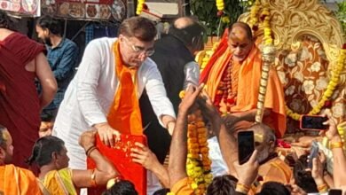 धर्म की जय से गूंज उठी संस्कारधानी : द्वय शंकराचार्य के आगमन पर निकली भव्य शोभायात्रा, जगह-जगह स्वागत 7 35