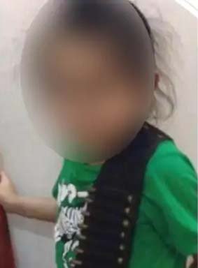 10 साल के बच्चे पर FIR:पिता ने बंदूक पकड़े बेटे की फोटो फेसबुक पर लगाई; पुलिस बोली- गन कल्चर प्रमोट किया 1 51