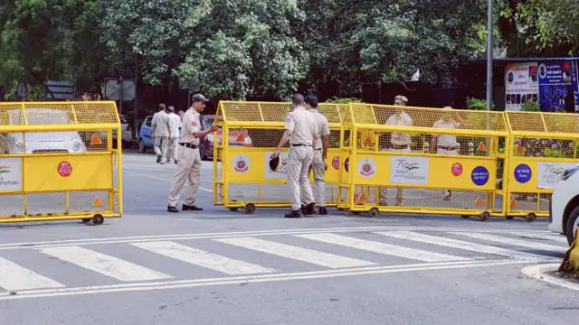 ब्लूम चौक से मदनमहल थाने तक मार्ग रहेगा बंद : विद्युत पोलों को हटाने अल्प समय के लिए बंद रहेगा मार्ग 1 delhi police 1661143503
