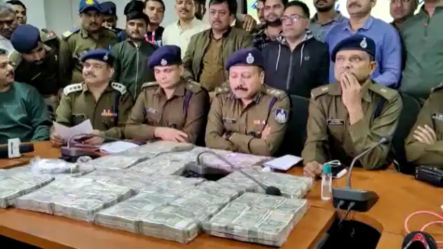 दिनदहाड़े 1.20 करोड़ की लूट का खुलासा : ट्रेडिंग कंपनी का ड्राइवर ही निकला लूट का मास्टर माइंड 1 gwalior robbery case solve 1669101509