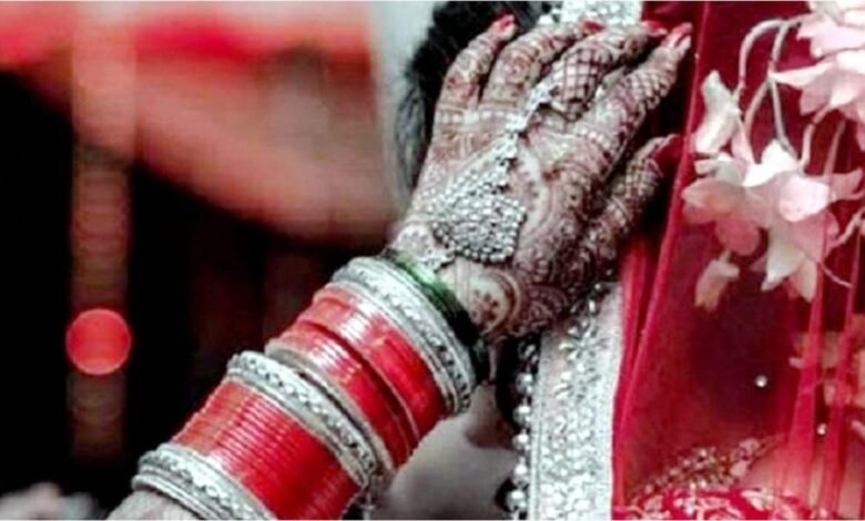 दूल्हे ने दुल्हन को स्टेज पर किया किस : लड़की ने लौटाई बारात 1 marriage 11 0 sixteen nine