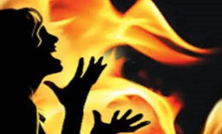 हनुमानताल में दहेज की भेंट चढ़ गयी नवविवाहिता : लाखों रुपयों की डिमांड नहीं कर सकी पूरी, अग्रिदग्धा ने तोड़ा दम 1 maxresdefault