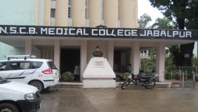जबलपुर मेडिकल कॉलेज के प्रोफेसर अशोक साहू और यूनिवर्सिटी की पूर्व परीक्षा नियंत्रक गुप्ता नौकरी से टर्मिनेट 10 medical collage