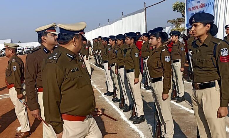 वार्षिक निरीक्षण पर कटनी पहुंचे डीआइजी परिहार- पुलिस लाइन में दरबार लगाकर सुनी मातहत अमले की समस्याएं 1 50a1b39a c53c 4dc8 b2f8 1f34a0722e8d
