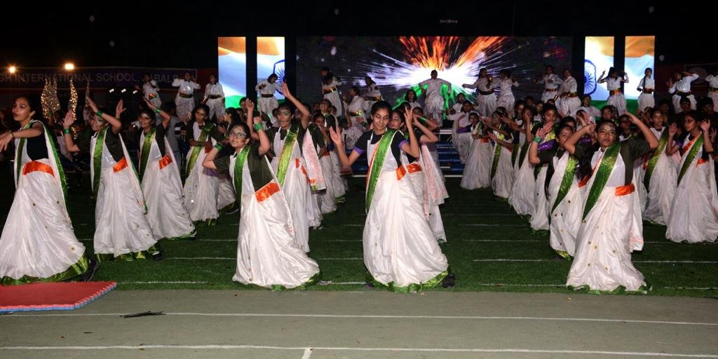 कंगारू किड्स स्कूल व बिलाबॉन्ग हाई इंटरनेशनल स्कूल के वार्षिक खेल दिवस पर भव्य आयोजन दिखी भारत की सांस्कृतिक झलक देशभक्ति से ओतप्रोत बेमिसाल प्रस्तुतिया 3 WhatsApp Image 2022 12 04 at 10.22.21 AM