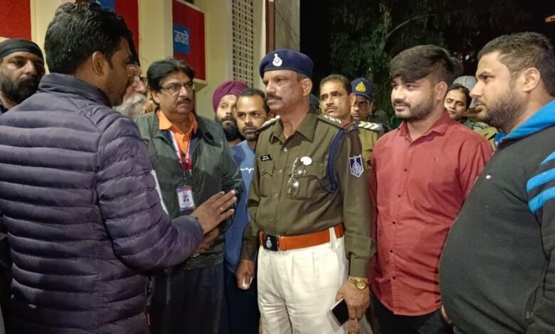 रांझी रेस्टॉरेंट में हवाई फायरिंग से हड़कंप : पुलिस ने एक आरोपी को दबोचा, मुख्य आरोपी और उसके साथी फरार 2 WhatsApp Image 2022 12 14 at 19.02.41 780x470 1
