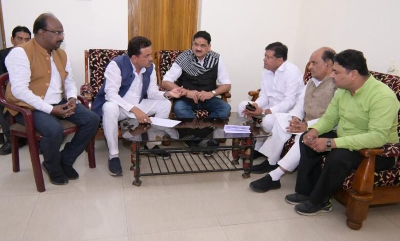 कांग्रेस जिला प्रभारियों के द्वारा महत्वपूर्ण बैठक कांग्रेस जिला समन्वय समिति को लेकर चर्चा 1 WhatsApp Image 2022 12 14 at 20.32.30
