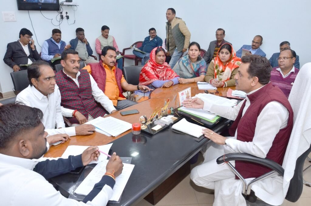 महापौर जगत बहादुर सिंह ‘‘अन्नू’’ ने की घोषणा 1 जनवरी 2023 से प्रत्येक नागरिकों को नगर निगम घर-घर पहुॅंचायेगा जन्म-मृत्यु प्रमाण-पत्र 3 WhatsApp Image 2022 12 19 at 19.28.55