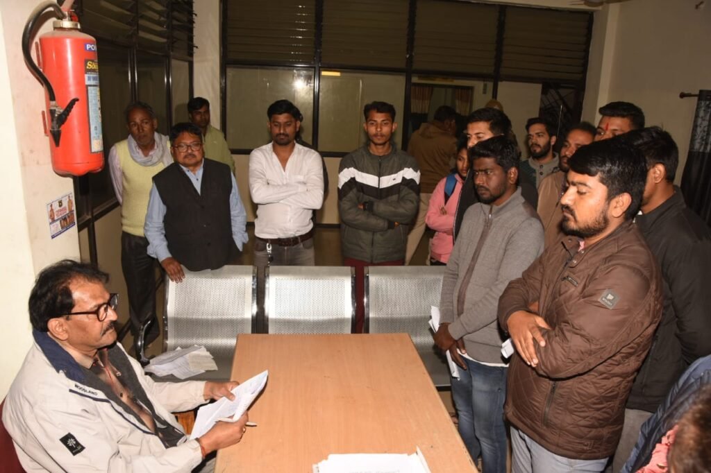 आरडीयू में कैसी सुरक्षा व्यवस्था, विद्यार्थियों के वाहनों से चोरी हो गए बैग और मोबाइल- म.प्र. छात्र संघ ने जताया विरोध, थाने में दर्ज कराई शिकायत 2 WhatsApp Image 2022 12 22 at 19.28.01 1