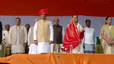 गैरिसन ग्राउंड में शान से फहराया तिरंगा झंडा: सीएम ने बचपन याद कर कल का हिंदुस्तान जमाना देखेगा... गाना गुनगुनाया 8 10 12