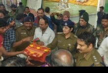 माढ़ोताल पुलिस ने मानवता का दिया परिचय : आईएसबीटी में गरीबों को बांटे कंबल 11 1673676065396