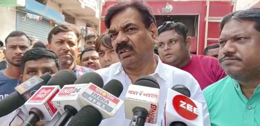 हनुमानताल के मक्का नगर में दर्दनाक अग्रिकांड : एक मासूम सहित महिला ने तोड़ा दम, करीब आधा दर्जन फंसे लागों को निकाला 5 1674544968301