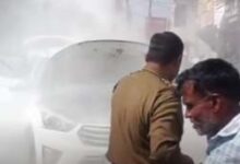 खड़ी कार में लगी आग: स्थानीय लोगों की मदद से पुलिस ने बुझाई आग, लाखों का नुकसान 11 Untitled 1 copy 5