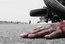 मझौली में कार चालक ने बाइक सवारों के बाद महिला को भी मारी टक्कर : 3 घायल 10 accident in rae bareli bike collided with truck death of two teachers 1650618479