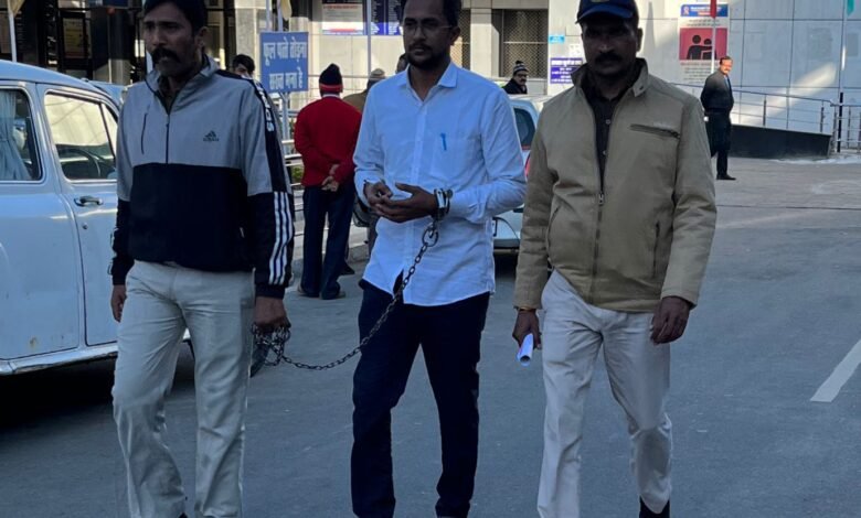 मंत्री विश्वास सारंग के बंगले का घेराव करने पहुंचे एनएसयूआई नेता रवि परमार गिरफ्तार 1 6e076ce4 d593 4c69 a122 ed9189b3a978